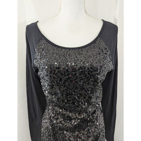 OLD NAVY! ULTRA BLACK LONG SLEEVE T-SHIRT W/IRIDESCENT SEQUINNED FRONT! SZ M - Picture 3 of 9